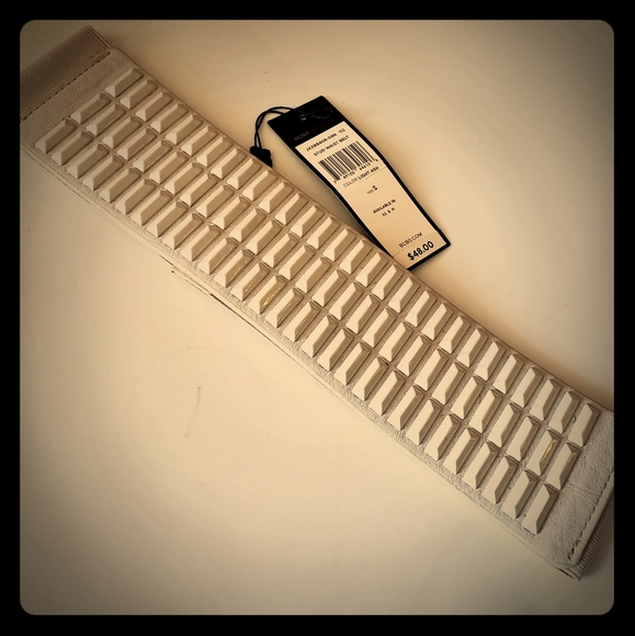 BCBG MAXAZRIA STUDDED LIGHT ASH BELT - Picture 1 of 1